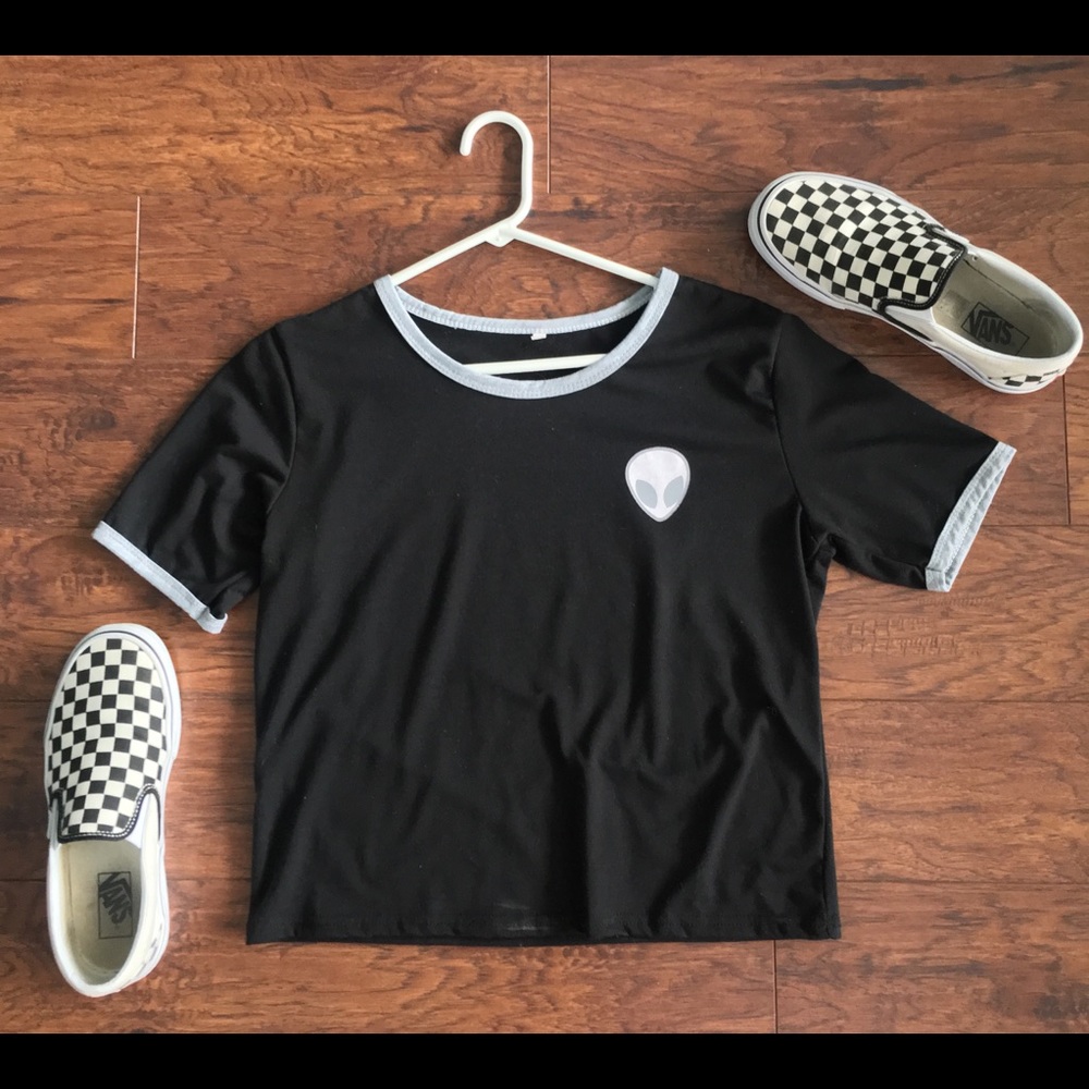 SALE❗️Alien Logo Black Cropped Tee